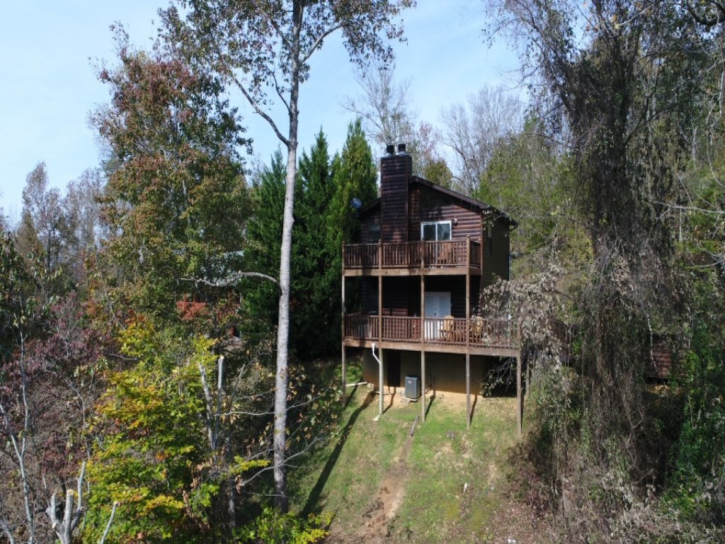 Paw Prints Secluded Mountain View Cabin with Hot Tub and Pool Table Vacation Rental in Sevierville - RedAwning