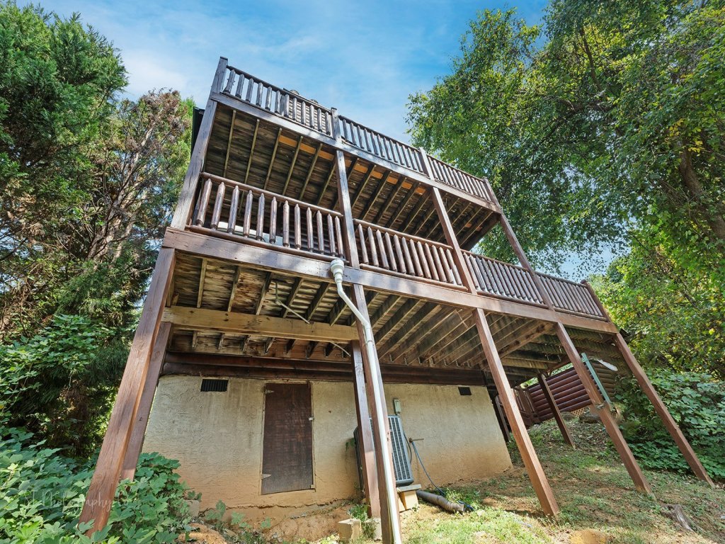 Paw Prints Secluded Mountain View Cabin with Hot Tub and Pool Table Vacation Rental in Sevierville - RedAwning