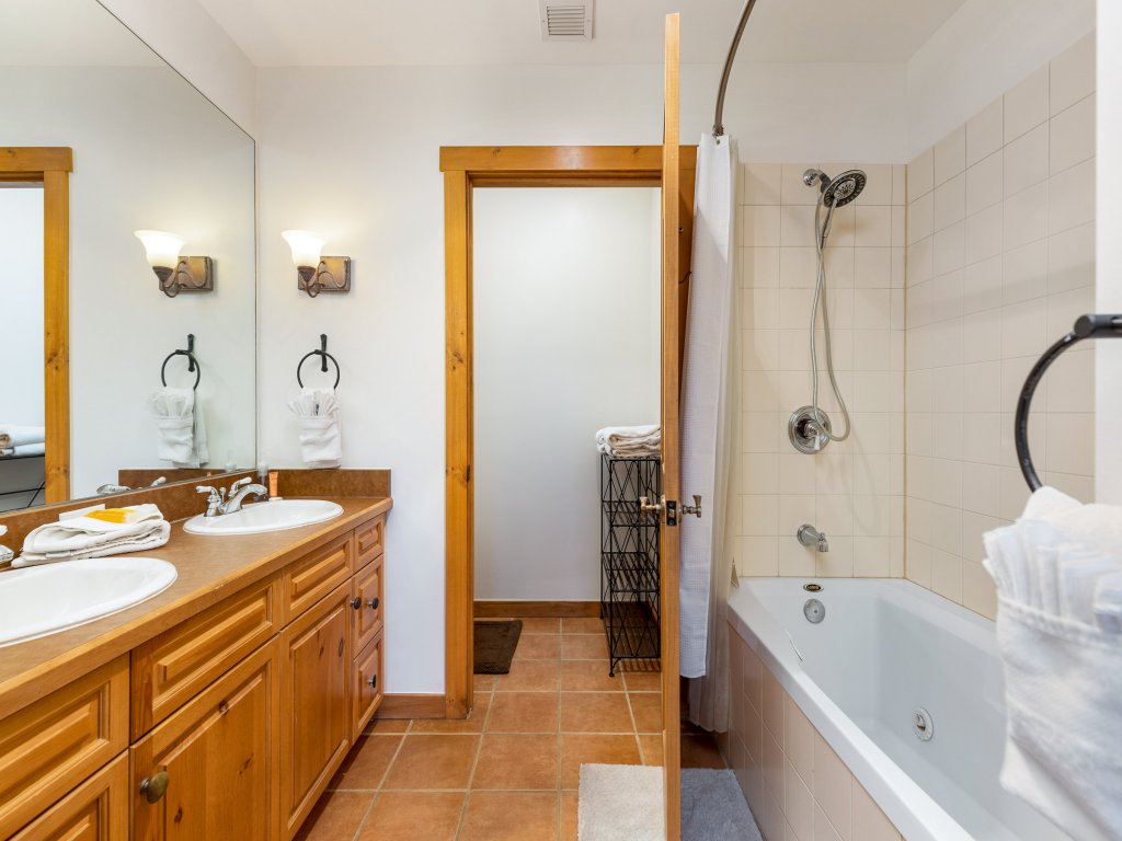 8577 Expedition Station Vacation Rental in Keystone - RedAwning