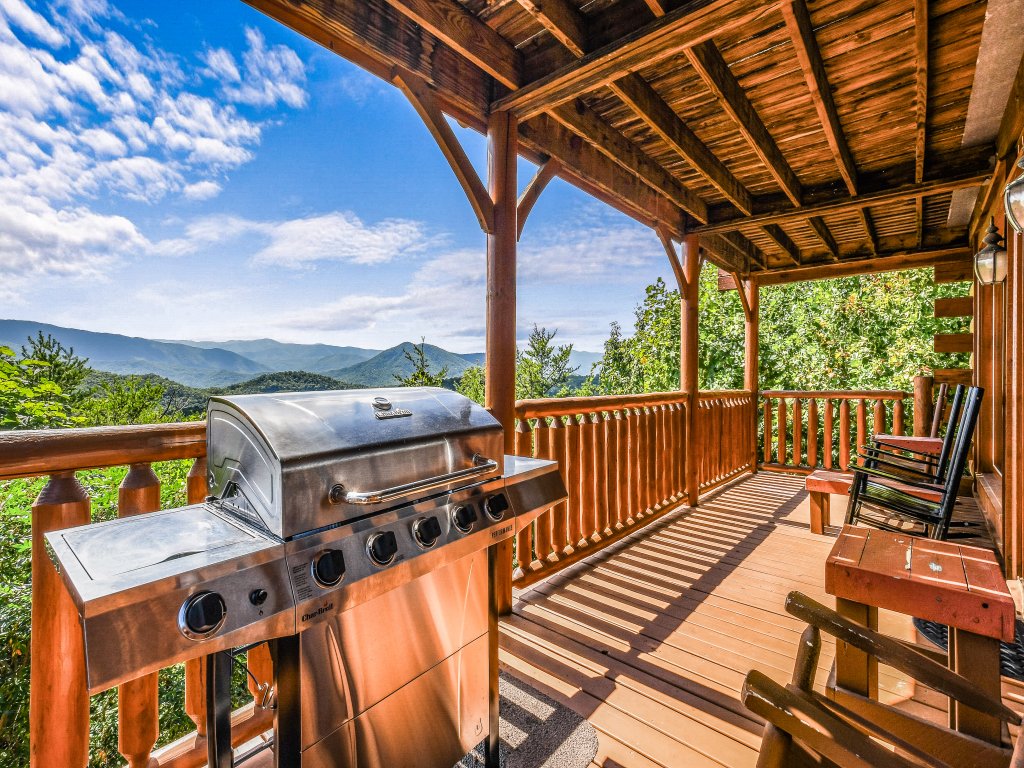 Extravagant View Vacation Rental in Sevierville - RedAwning