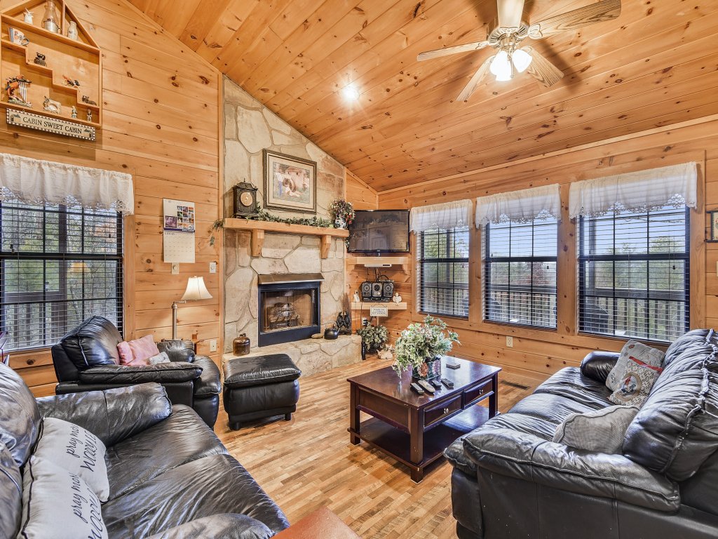 Inspiration Point Vacation Rental in Sevierville - RedAwning