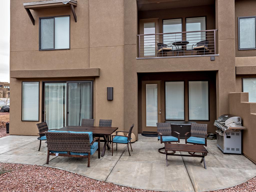 Red Rock Getaway Vacation Rental in St. George - RedAwning