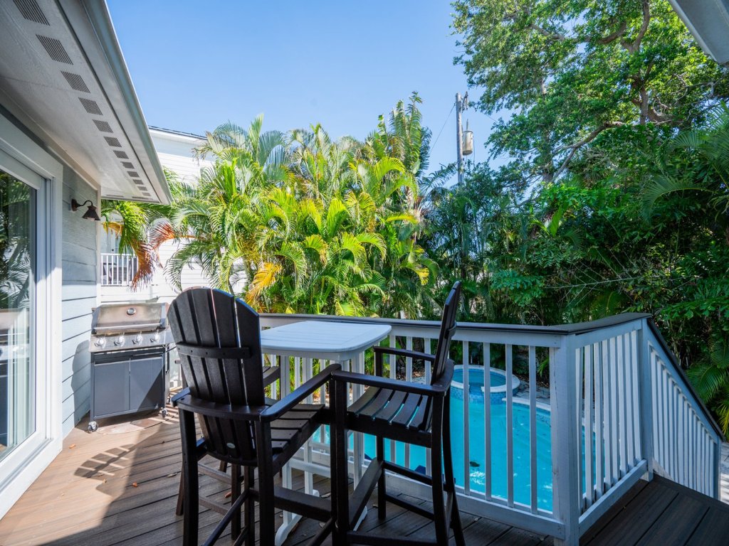 409 73RD ST Vacation Rental in Holmes Beach - RedAwning