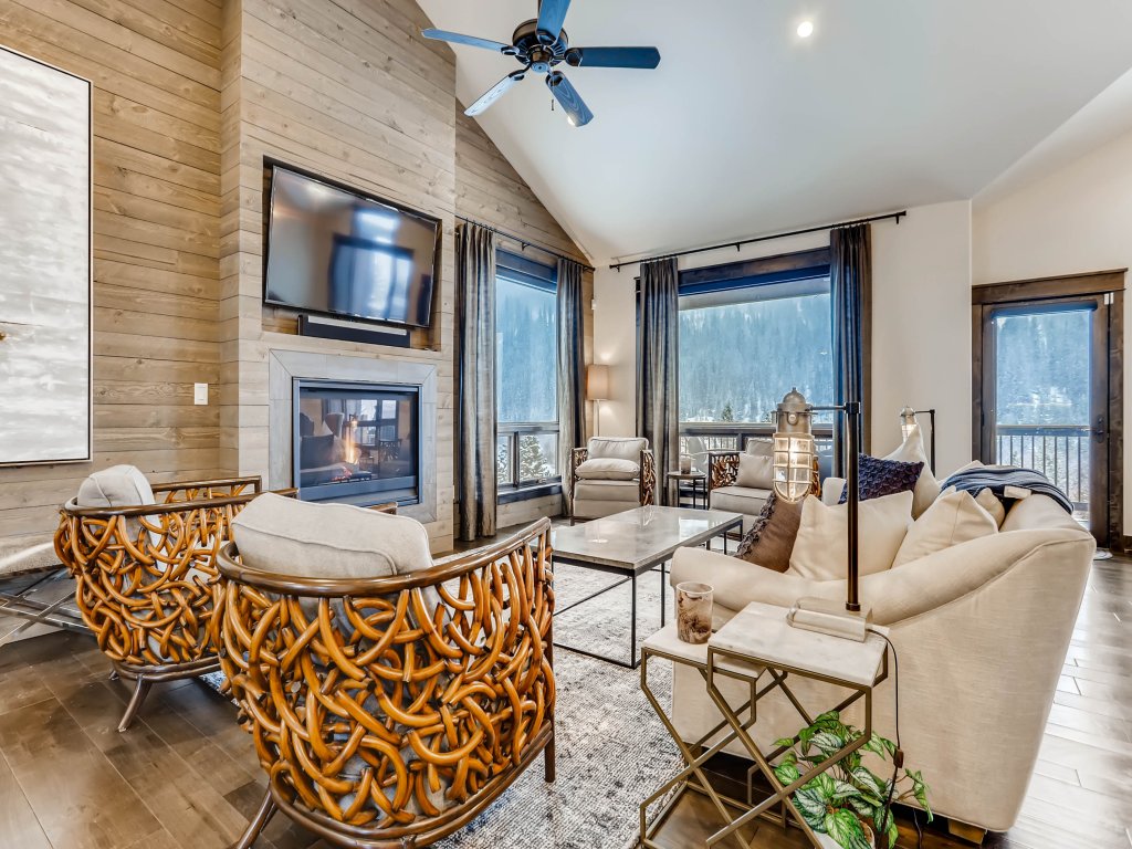 New Luxury 3Bdr townhome with Stunning Décor, Mountain Views Vacation Rental in Keystone - RedAwning