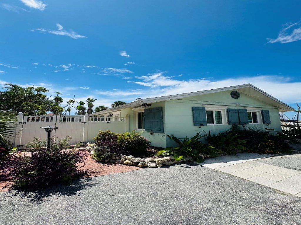 105A 12TH STREET SOUTH BACK Vacation Rental in Bradenton Beach - RedAwning