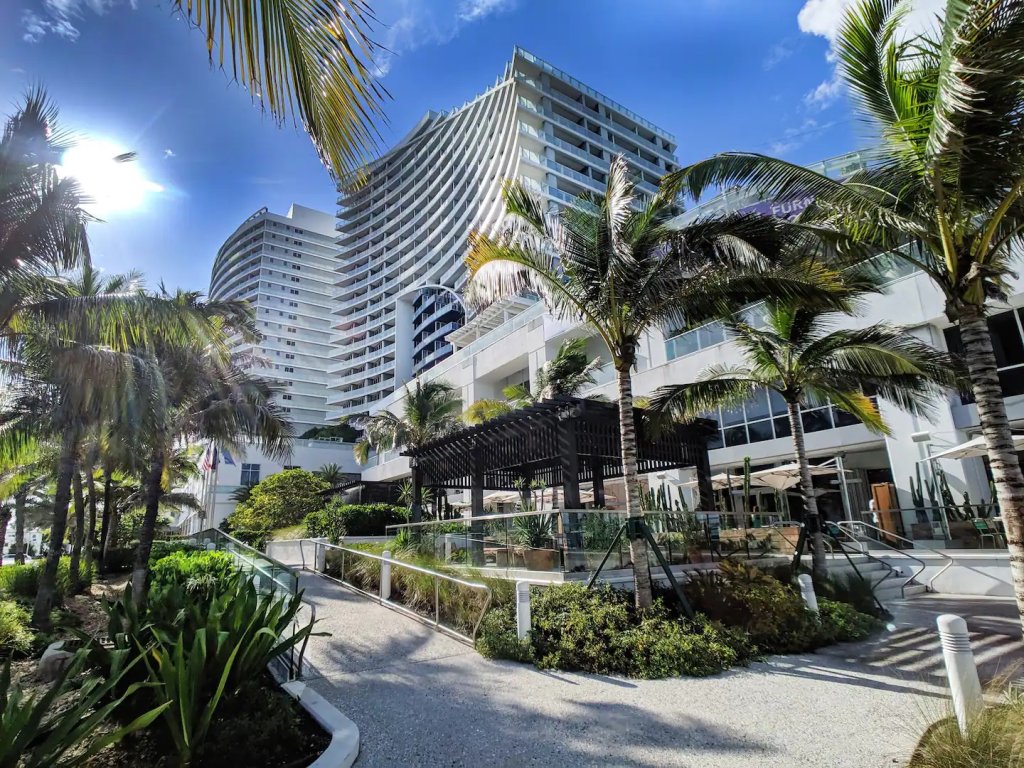 W Residences 1 Bedroom Suite Vacation Rental in Fort Lauderdale - RedAwning