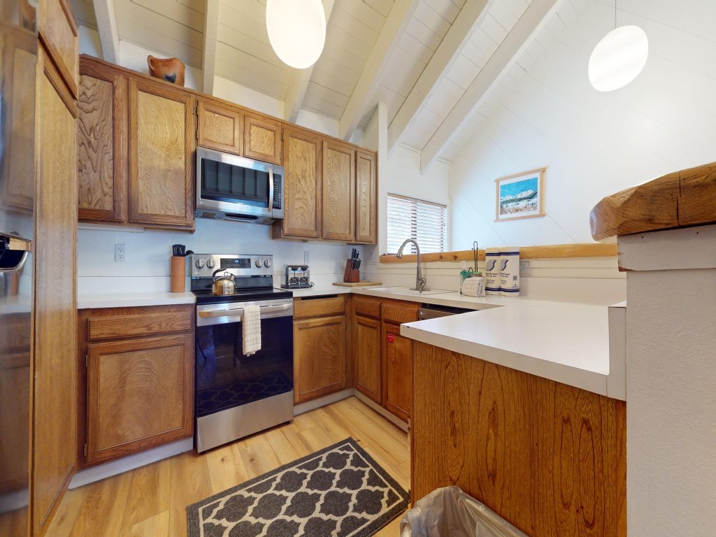 Snowcreek I 82 Spacious Yet Cozy Condo with Private Washer Dryer Vacation Rental in Mammoth Lakes - RedAwning