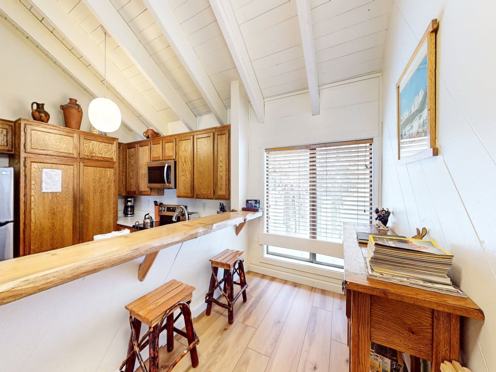 Snowcreek I 82 Spacious Yet Cozy Condo with Private Washer Dryer Vacation Rental in Mammoth Lakes - RedAwning