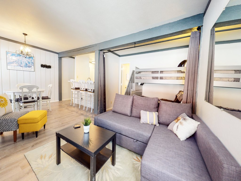 Mammoth Ski & Racquet Club #4 Vacation Rental in Mammoth Lakes - RedAwning