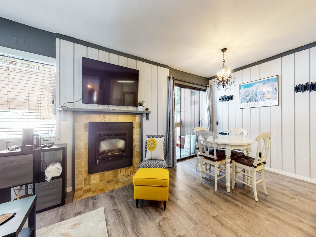 Mammoth Ski & Racquet Club #4 Vacation Rental in Mammoth Lakes - RedAwning