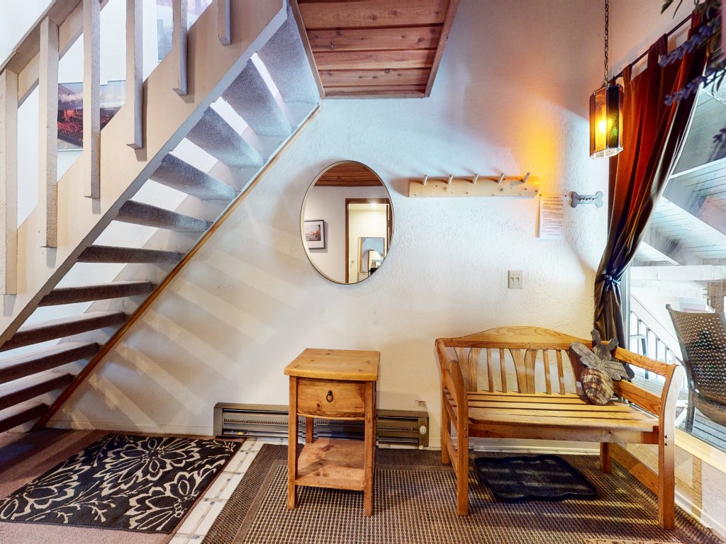 Val D'Isere #3 Vacation Rental in Mammoth Lakes - RedAwning
