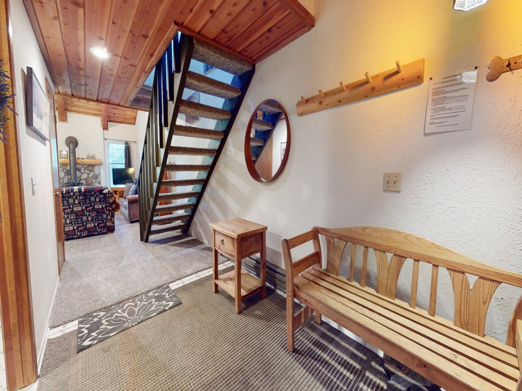 Val D'Isere #3 Vacation Rental in Mammoth Lakes - RedAwning