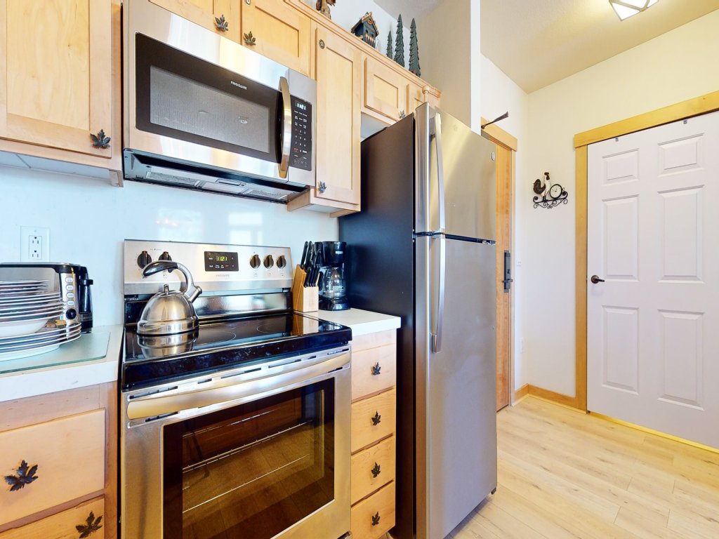 Sunstone 103 Updated Condo At Sunstone Lodge with Great Complex Amenities, near Ski-In Ski-Out Vacation Rental in Mammoth Lakes - RedAwning