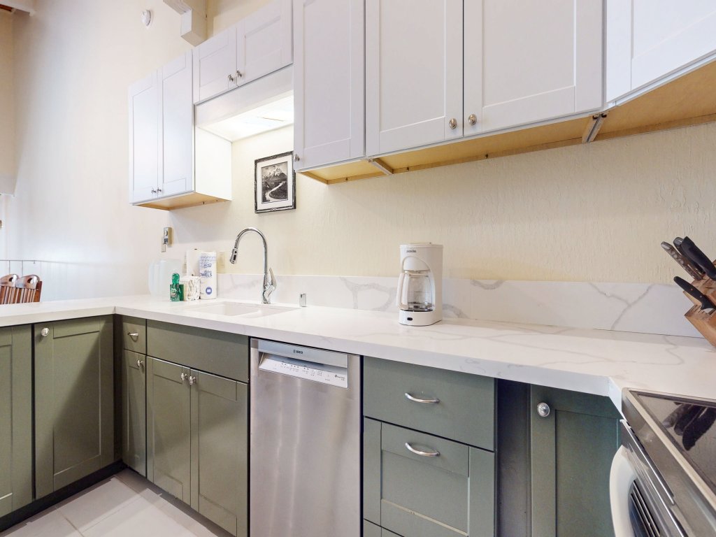 Chateau de Montagne 24 Light And Bright Condo with Private Washer Dryer Right On The Shuttle Route Vacation Rental in Mammoth Lakes - RedAwning