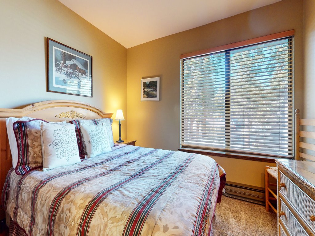 Discovery 4 108 Great Complex Amenities, Close to Canyon Lodge Vacation Rental in Mammoth Lakes - RedAwning
