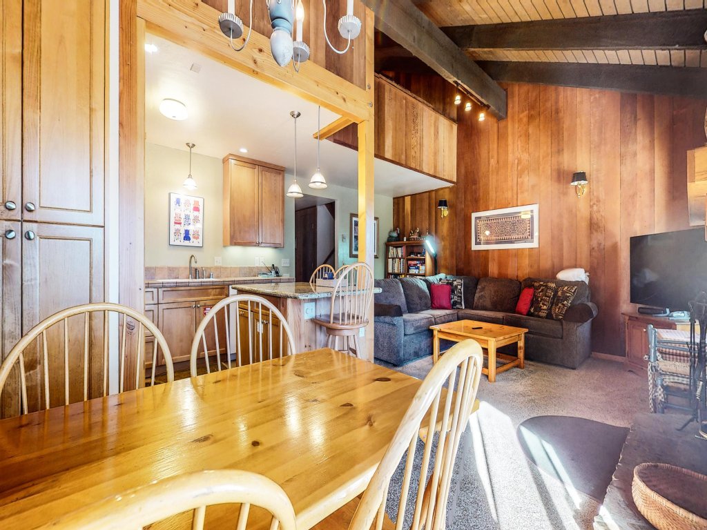 Discovery 4 108 Great Complex Amenities, Close to Canyon Lodge Vacation Rental in Mammoth Lakes - RedAwning