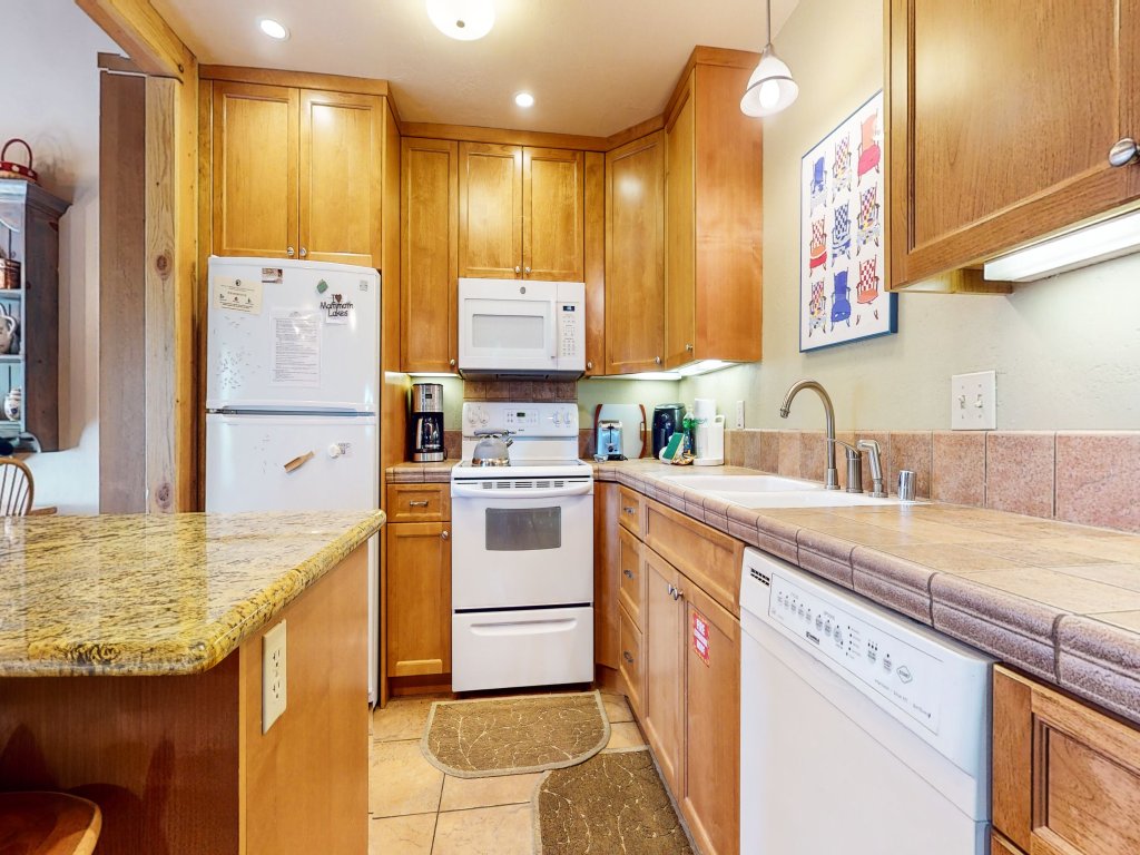 Discovery 4 108 Great Complex Amenities, Close to Canyon Lodge Vacation Rental in Mammoth Lakes - RedAwning