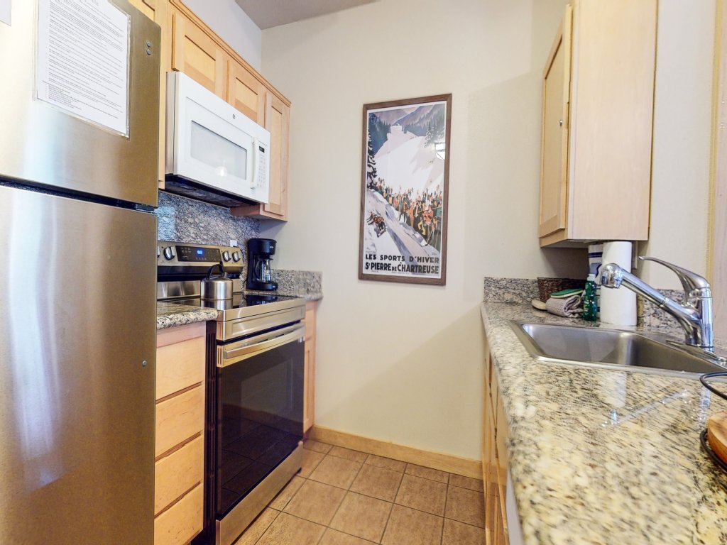 Sunstone 214 Updated Ski-In Ski-Out Condo with Great Complex Amenities Vacation Rental in Mammoth Lakes - RedAwning