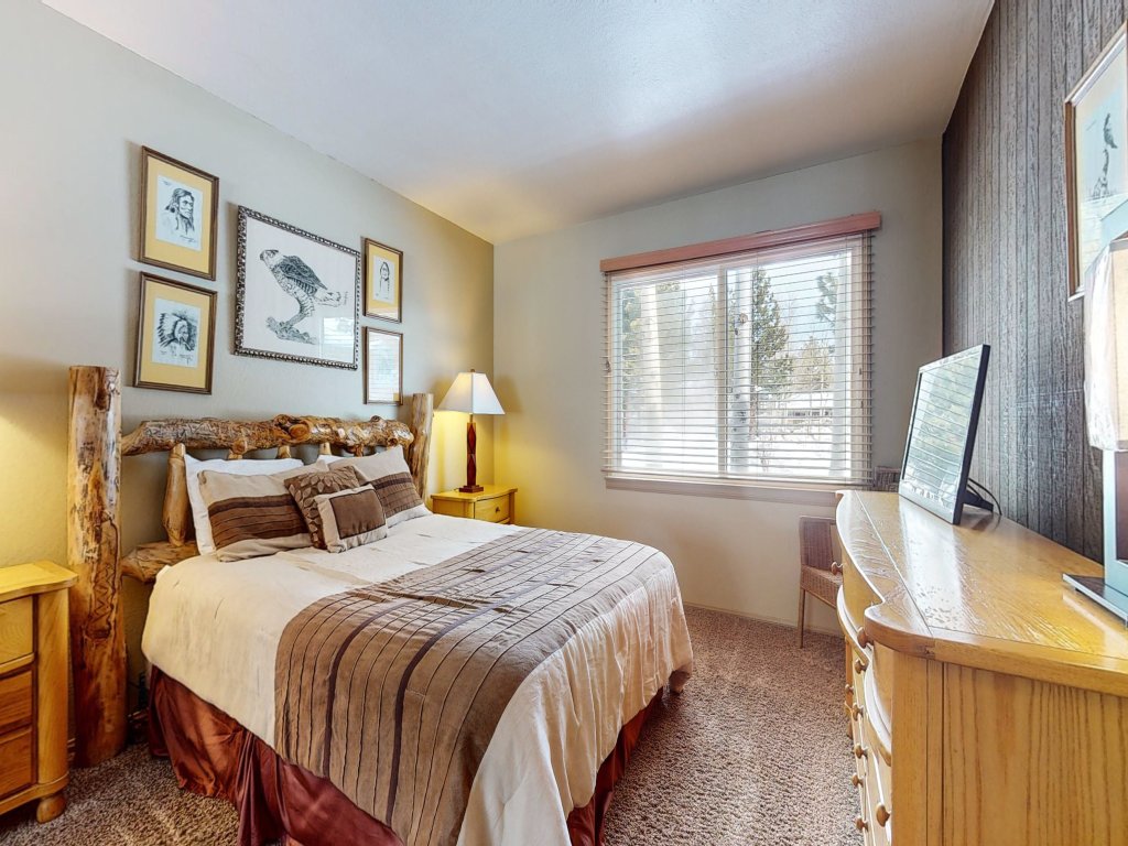 Chateau de Montagne 1 Spacious Townhome with Great Complex Amenities On the Shuttle Route Vacation Rental in Mammoth Lakes - RedAwning