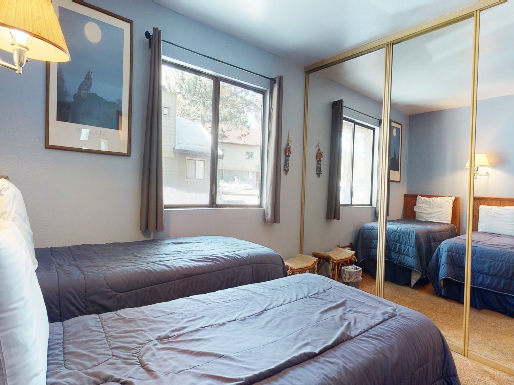 Mammoth Sierra Townhomes 21 Rustic and Spacious Mountain Townhome, Walk to Shops and Restaurants Vacation Rental in Mammoth Lakes - RedAwning