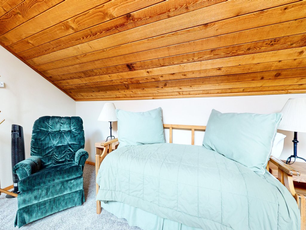 Snowflower 26 Remodeled Spacious Condo With Great Complex Amenities Vacation Rental in Mammoth Lakes - RedAwning