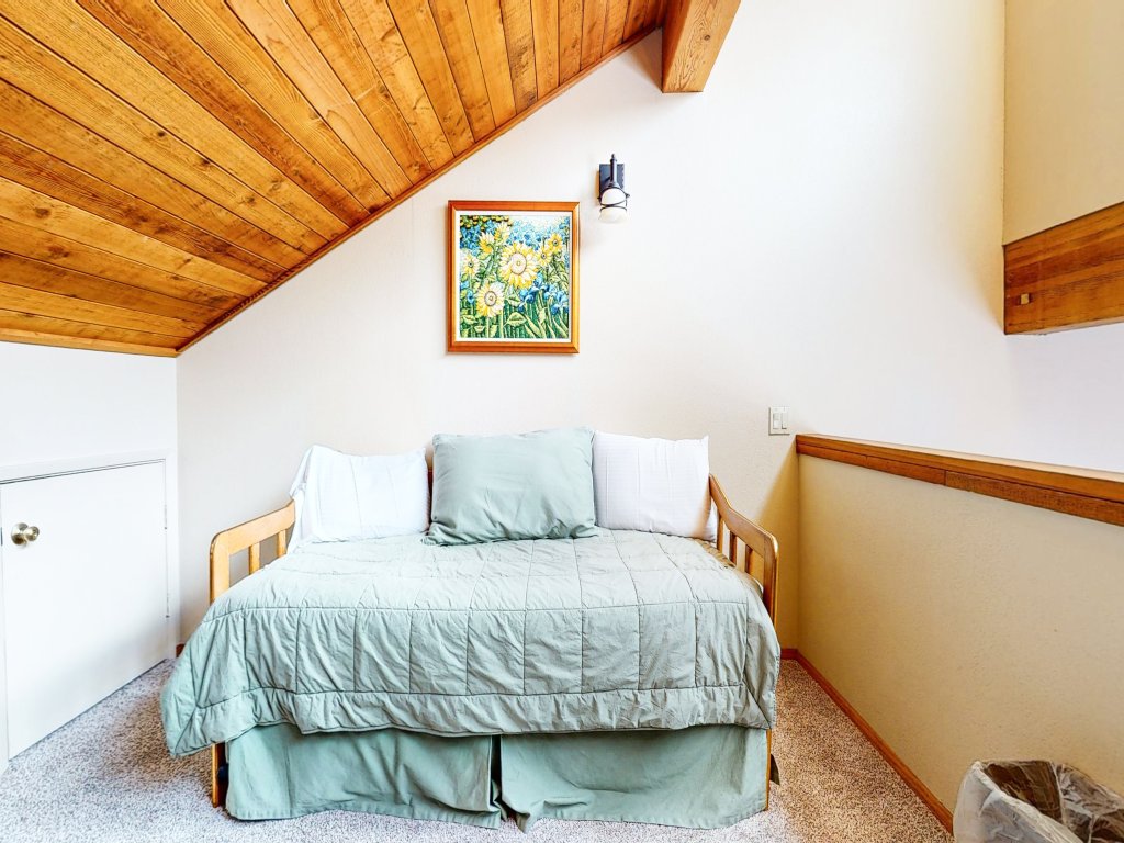 Snowflower 26 Remodeled Spacious Condo With Great Complex Amenities Vacation Rental in Mammoth Lakes - RedAwning
