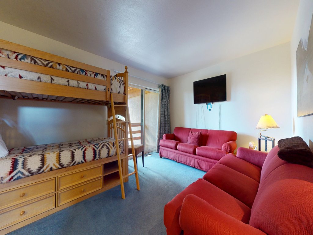 Bridges Townhome 9 Deluxe, Mountain View Townhome with Private Decks and Washer Dryer, Walk to Slopes Vacation Rental in Mammoth Lakes - RedAwning