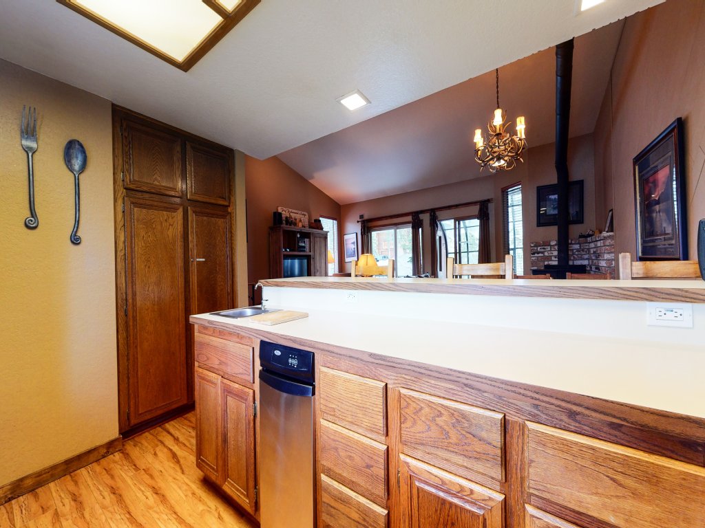 Forest Creek 28 Rustic Updated Condo Vacation Rental in Mammoth Lakes - RedAwning