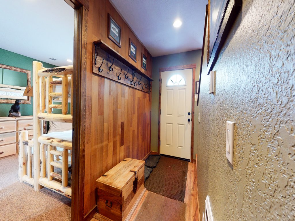 Forest Creek 28 Rustic Updated Condo Vacation Rental in Mammoth Lakes - RedAwning