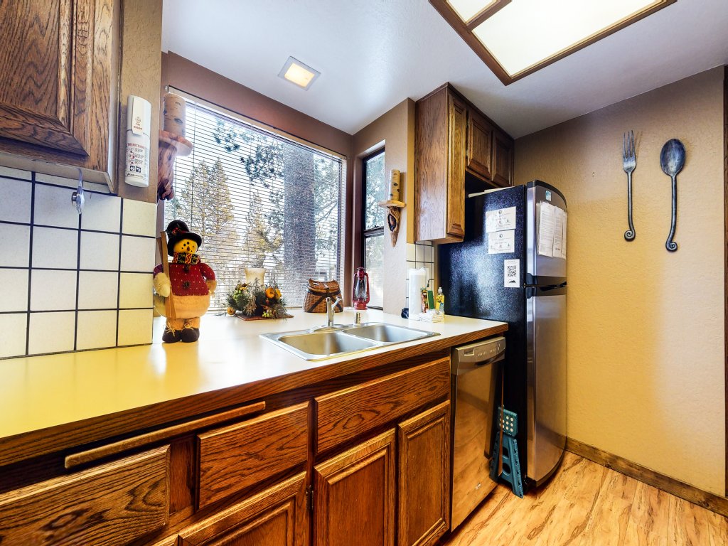 Forest Creek 28 Rustic Updated Condo Vacation Rental in Mammoth Lakes - RedAwning