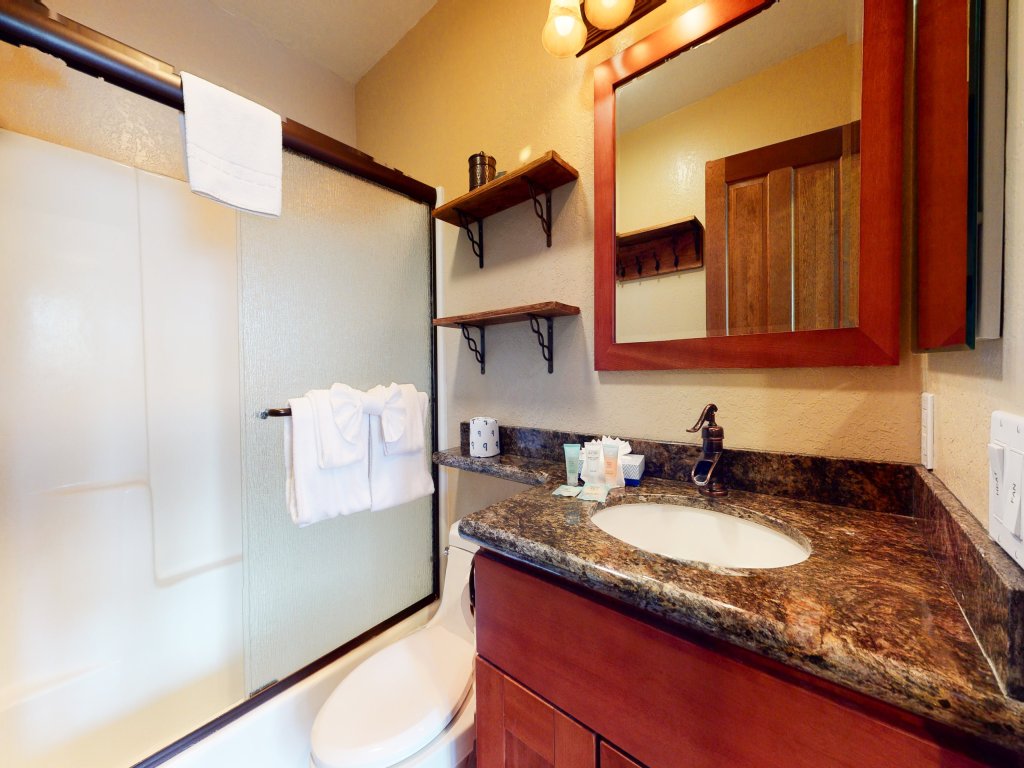 Forest Creek 28 Rustic Updated Condo Vacation Rental in Mammoth Lakes - RedAwning