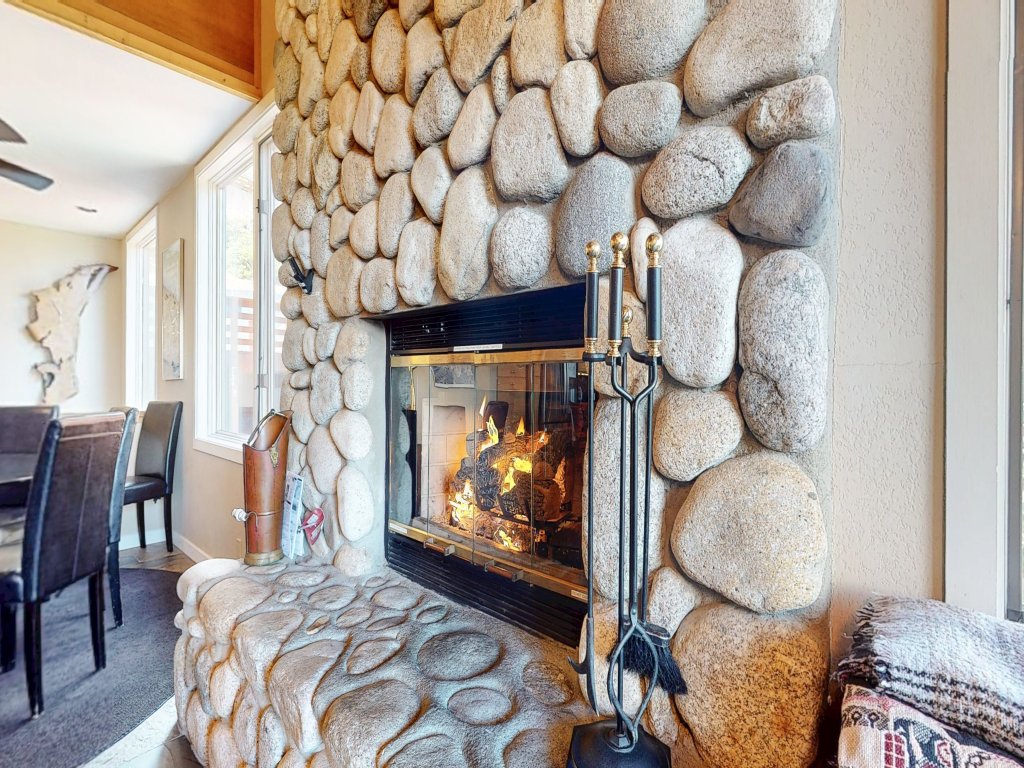 Bridges Townhome 13 Mountain View Townhome just Steps to the Slopes with Private Garage and Washer Dryer Vacation Rental in Mammoth Lakes - RedAwning