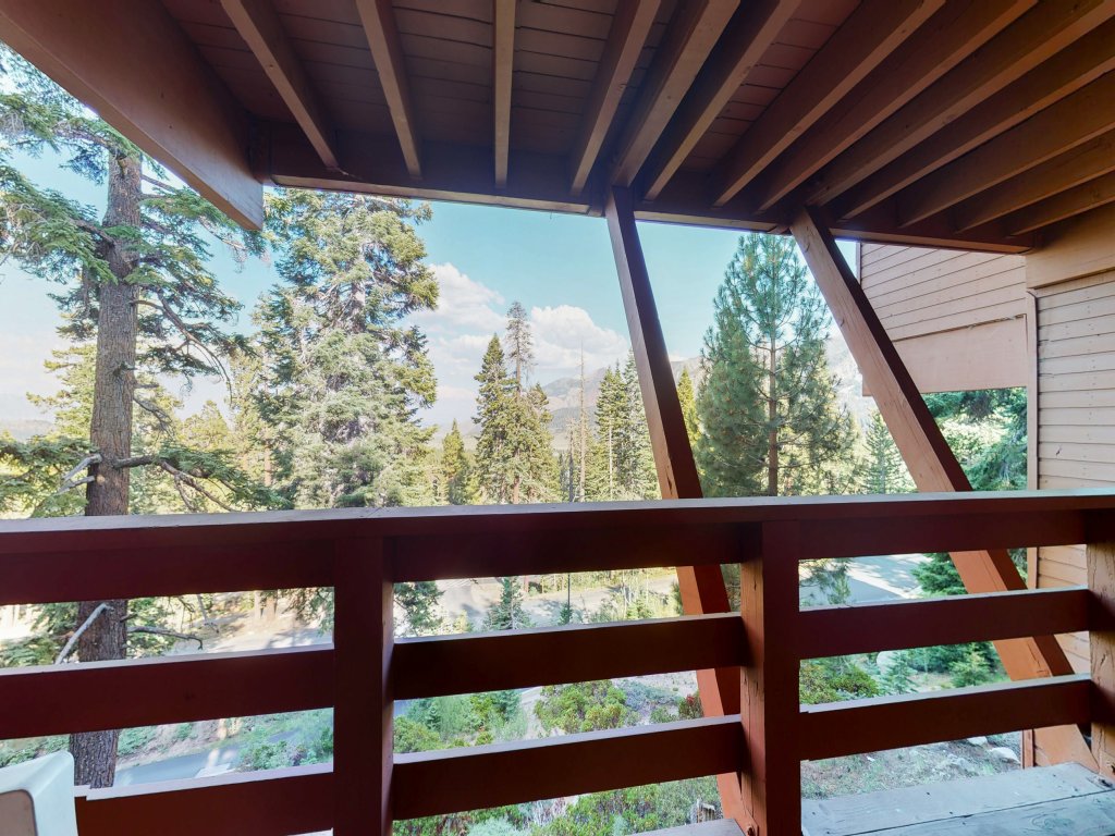 Bridges Townhome 13 Mountain View Townhome just Steps to the Slopes with Private Garage and Washer Dryer Vacation Rental in Mammoth Lakes - RedAwning