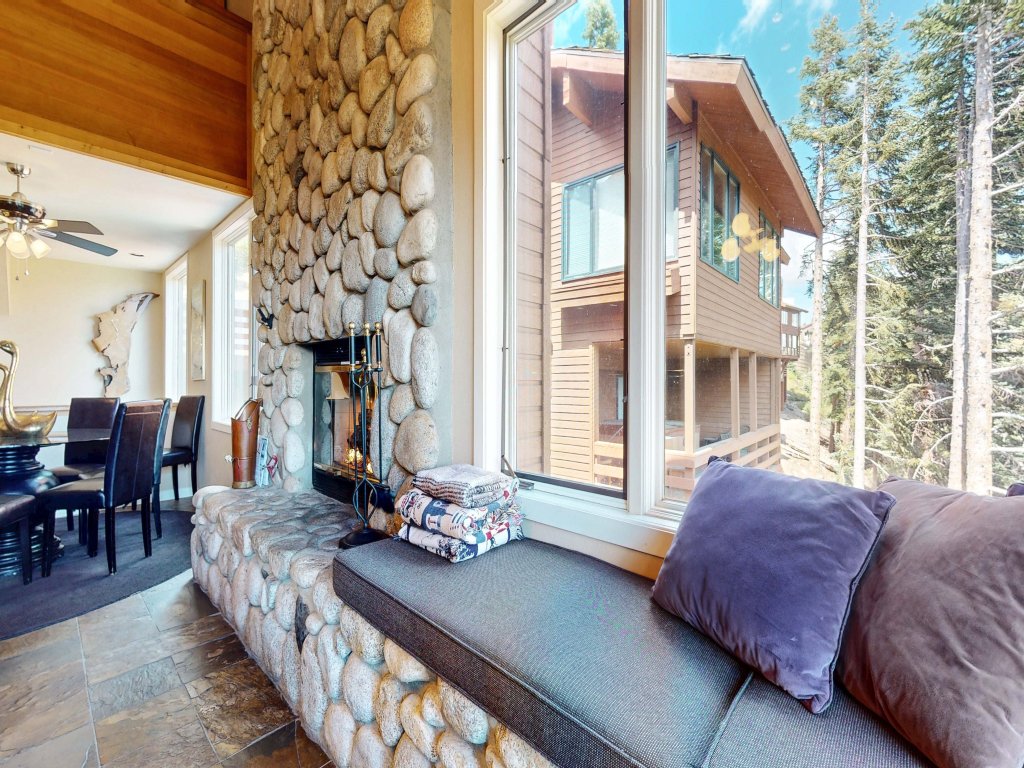 Bridges Townhome 13 Mountain View Townhome just Steps to the Slopes with Private Garage and Washer Dryer Vacation Rental in Mammoth Lakes - RedAwning