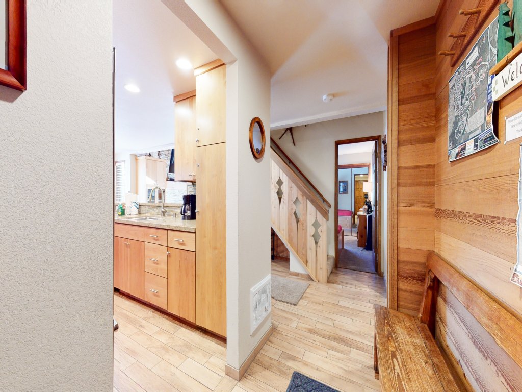 Sierra Megeve 7 Deluxe Remodeled Condo, Just A Short Walk To Canyon Lodge Vacation Rental in Mammoth Lakes - RedAwning