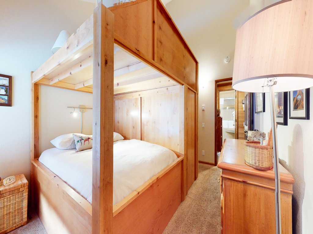 Sierra Megeve 7 Deluxe Remodeled Condo, Just A Short Walk To Canyon Lodge Vacation Rental in Mammoth Lakes - RedAwning