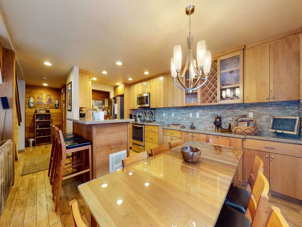 Sierra Megeve 7 Deluxe Remodeled Condo, Just A Short Walk To Canyon Lodge Vacation Rental in Mammoth Lakes - RedAwning