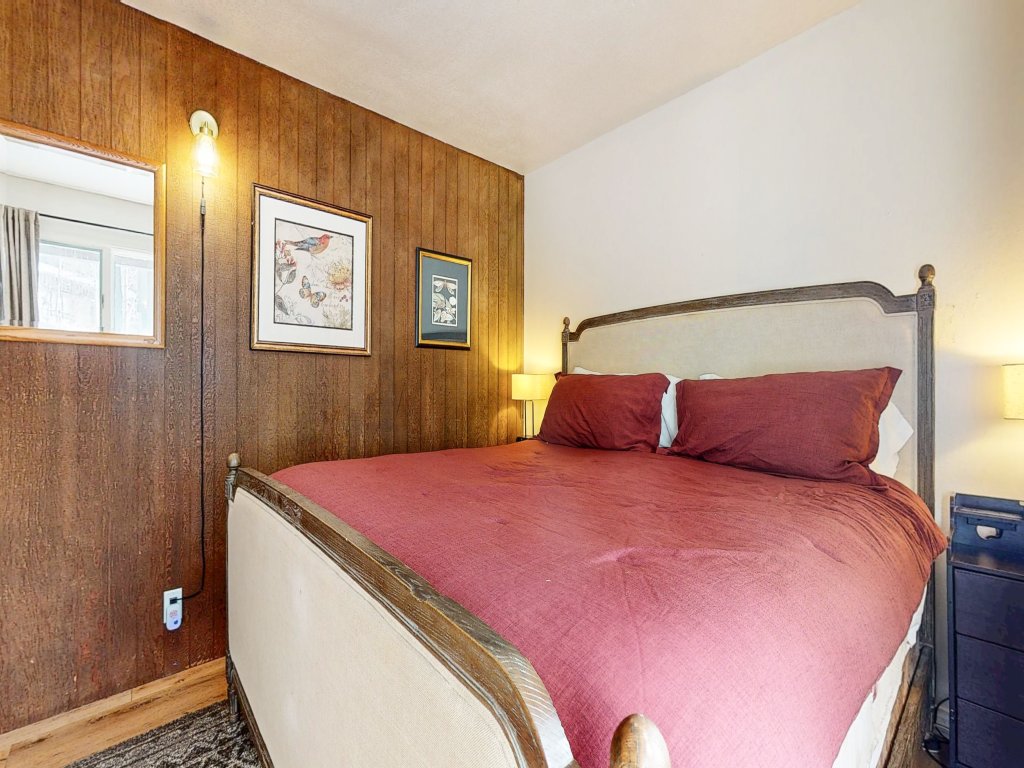 Chateau de Montagne 17 Spacious Family Townhome with Great Complex Amenities On Shuttle Route Vacation Rental in Mammoth Lakes - RedAwning