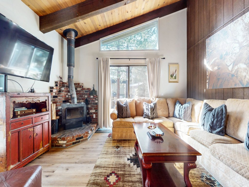 Chateau de Montagne 17 Spacious Family Townhome with Great Complex Amenities On Shuttle Route Vacation Rental in Mammoth Lakes - RedAwning