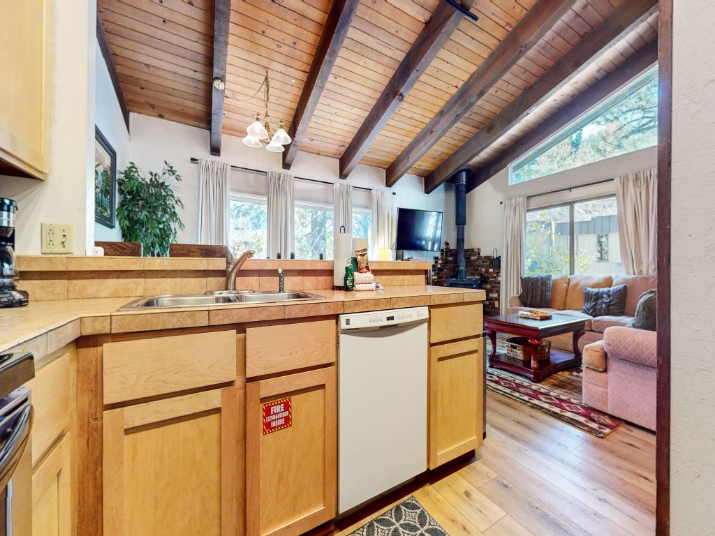 Chateau de Montagne 17 Spacious Family Townhome with Great Complex Amenities On Shuttle Route Vacation Rental in Mammoth Lakes - RedAwning