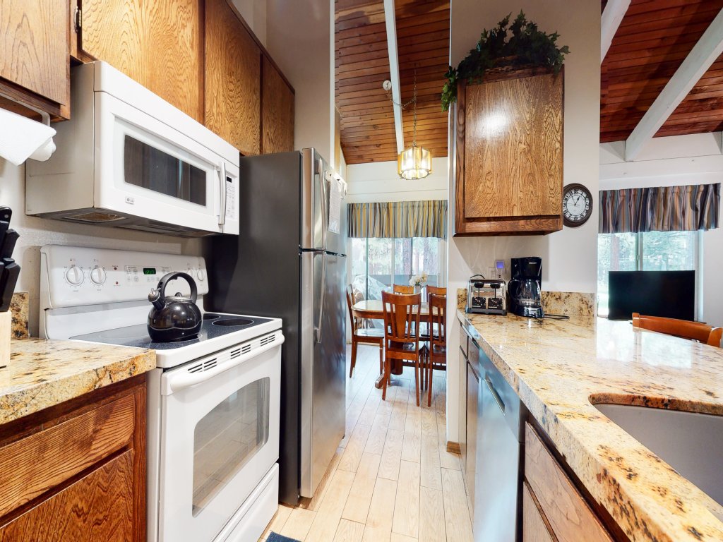 Horizons 4 188 Cozy Condo with Great Complex Amenities, On the Shuttle Route Vacation Rental in Mammoth Lakes - RedAwning
