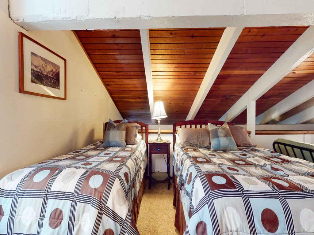 Horizons 4 188 Cozy Condo with Great Complex Amenities, On the Shuttle Route Vacation Rental in Mammoth Lakes - RedAwning
