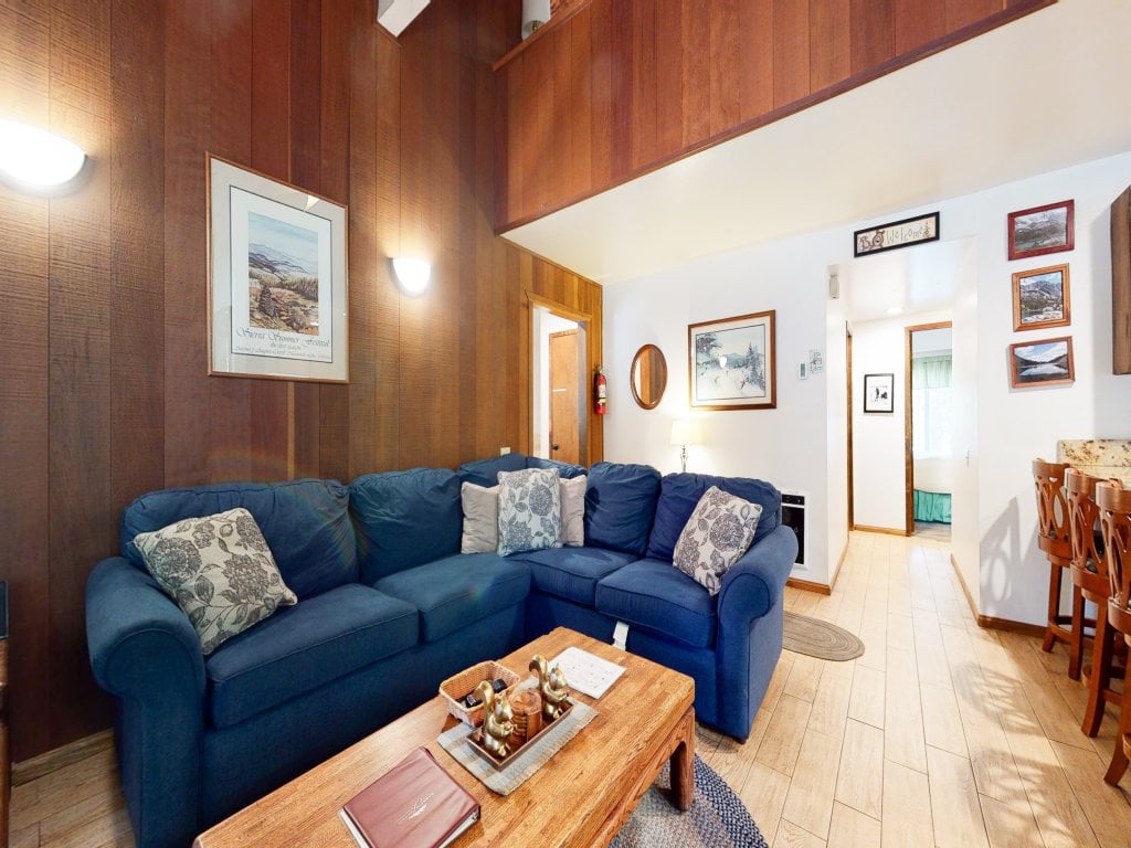 Horizons 4 188 Cozy Condo with Great Complex Amenities, On the Shuttle Route Vacation Rental in Mammoth Lakes - RedAwning