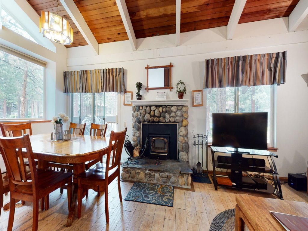 Horizons 4 188 Cozy Condo with Great Complex Amenities, On the Shuttle Route Vacation Rental in Mammoth Lakes - RedAwning