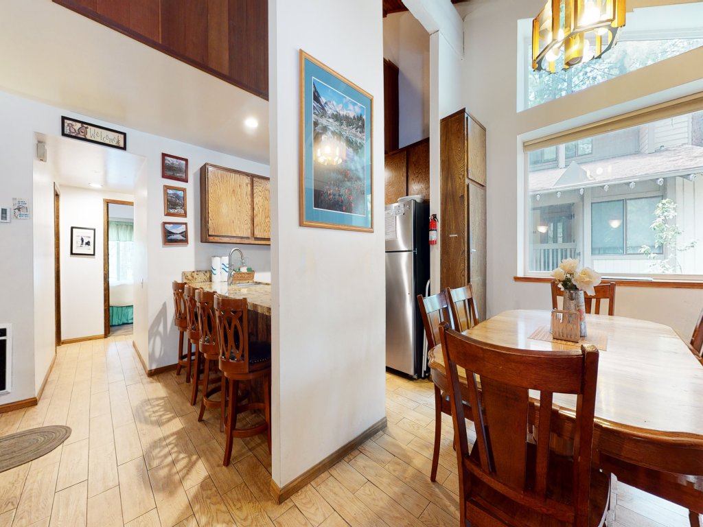 Horizons 4 188 Cozy Condo with Great Complex Amenities, On the Shuttle Route Vacation Rental in Mammoth Lakes - RedAwning