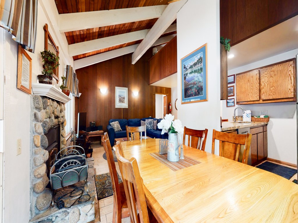 Horizons 4 188 Cozy Condo with Great Complex Amenities, On the Shuttle Route Vacation Rental in Mammoth Lakes - RedAwning