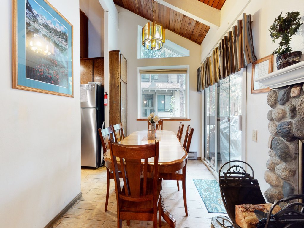 Horizons 4 188 Cozy Condo with Great Complex Amenities, On the Shuttle Route Vacation Rental in Mammoth Lakes - RedAwning