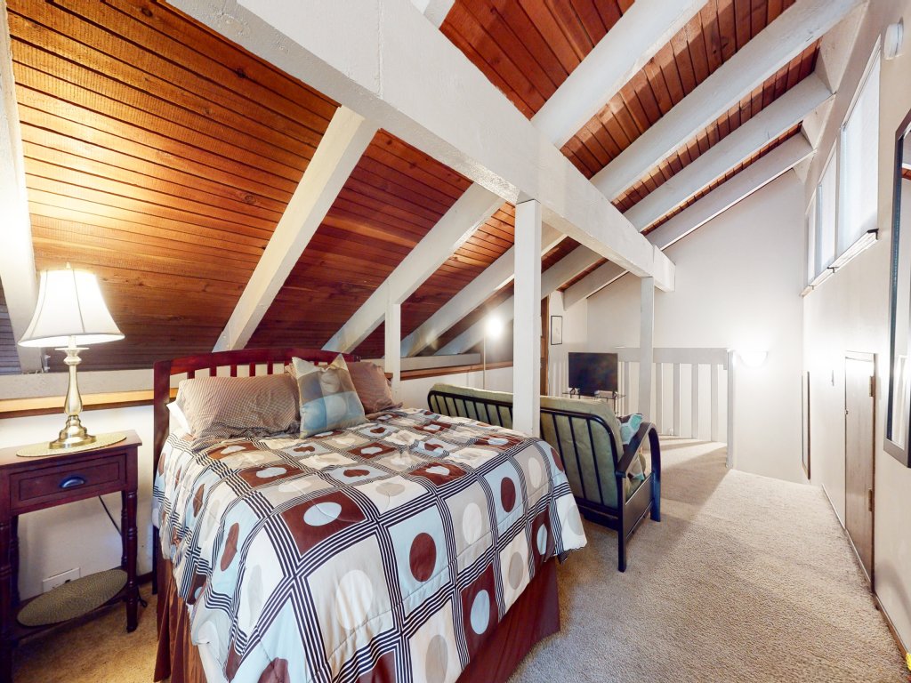 Horizons 4 188 Cozy Condo with Great Complex Amenities, On the Shuttle Route Vacation Rental in Mammoth Lakes - RedAwning