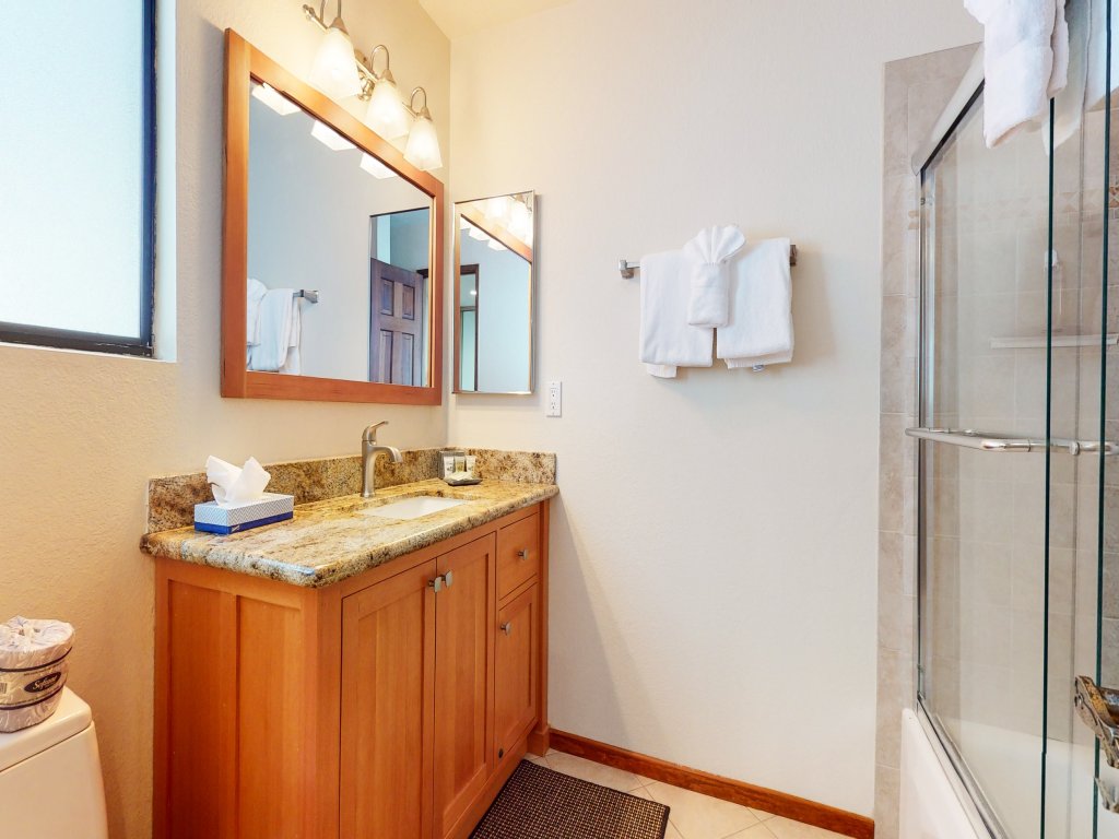 Mammoth Sierra Townhomes 24 Spacious Updated Townhome, Walk to Shopping Center Vacation Rental in Mammoth Lakes - RedAwning