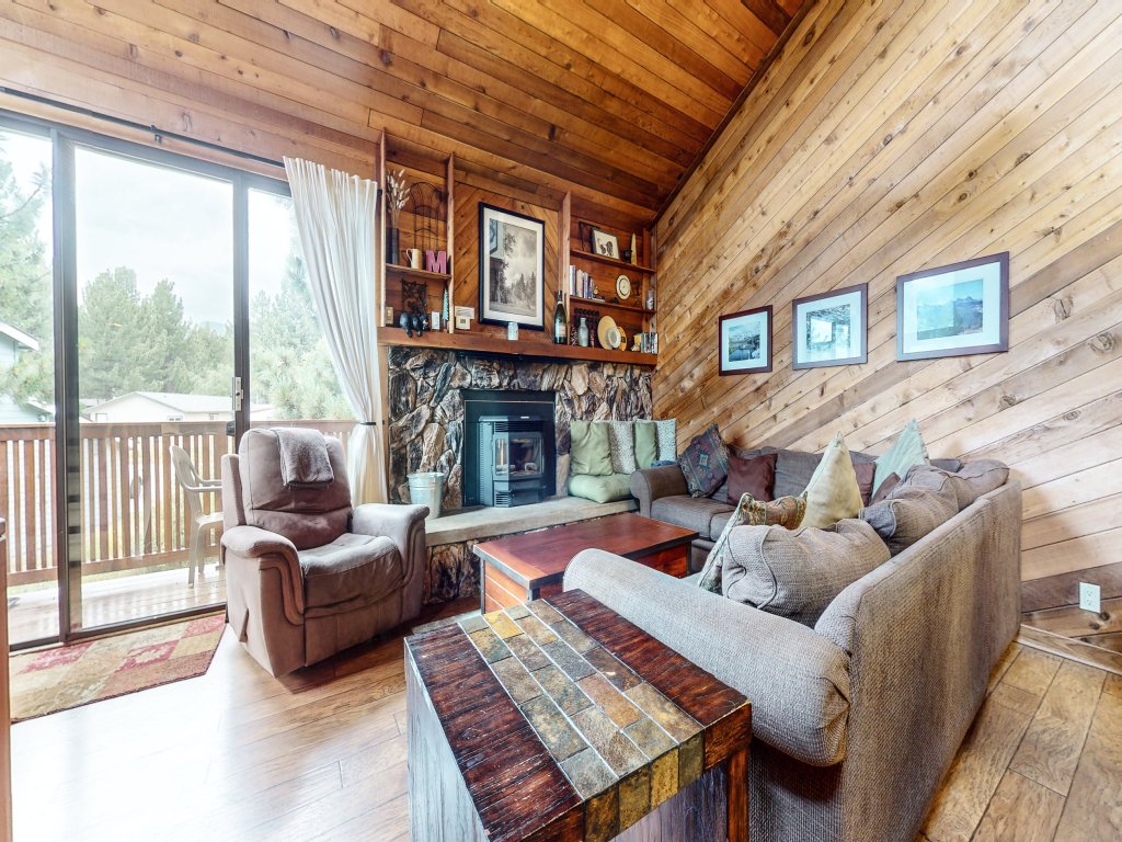 Mammoth Sierra Townhomes 24 Spacious Updated Townhome, Walk to Shopping Center Vacation Rental in Mammoth Lakes - RedAwning
